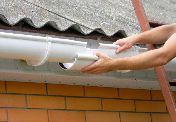 Cost of Gutter Hanging in Spartanburg